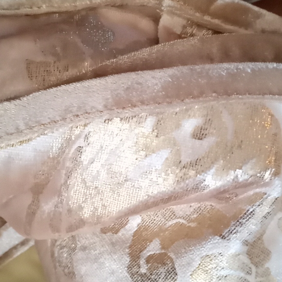 Tree Skirt - Picture 3 of 9